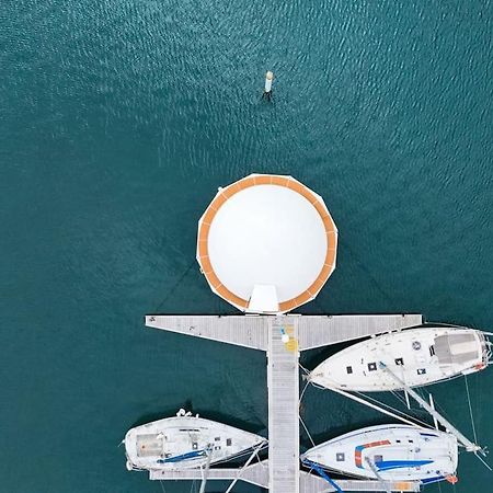 Anthenea Suite Hoteliere Flottante Perros-Guirec Exterior photo