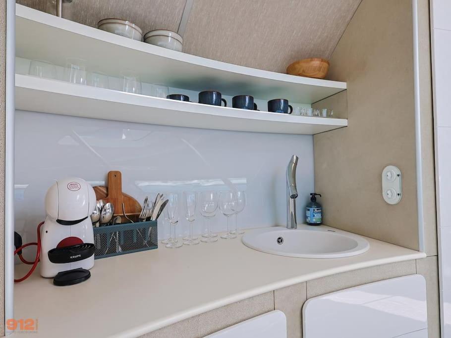 Anthenea Suite Hoteliere Flottante Perros-Guirec Exterior photo