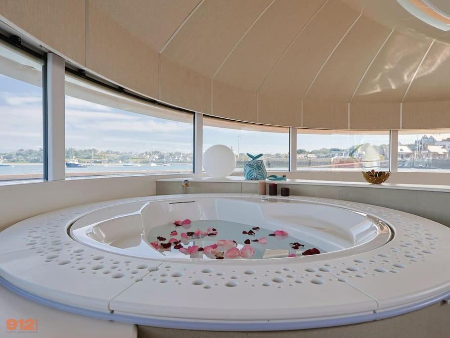 Anthenea Suite Hoteliere Flottante Perros-Guirec Exterior photo